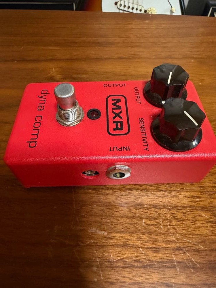 MXR Dyna Comp bass effector