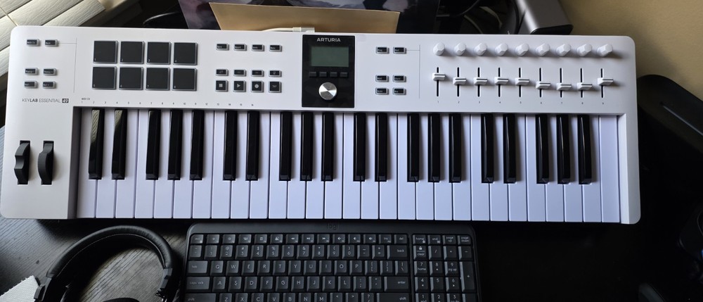 Arturia KeyLab Essential 49 mk3 MIDI Keyboard Controller (White)