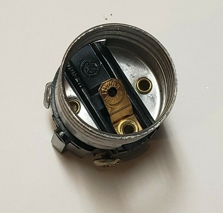 Full Keyless Leviton Nickel Plated Medium Socket 40131NJB