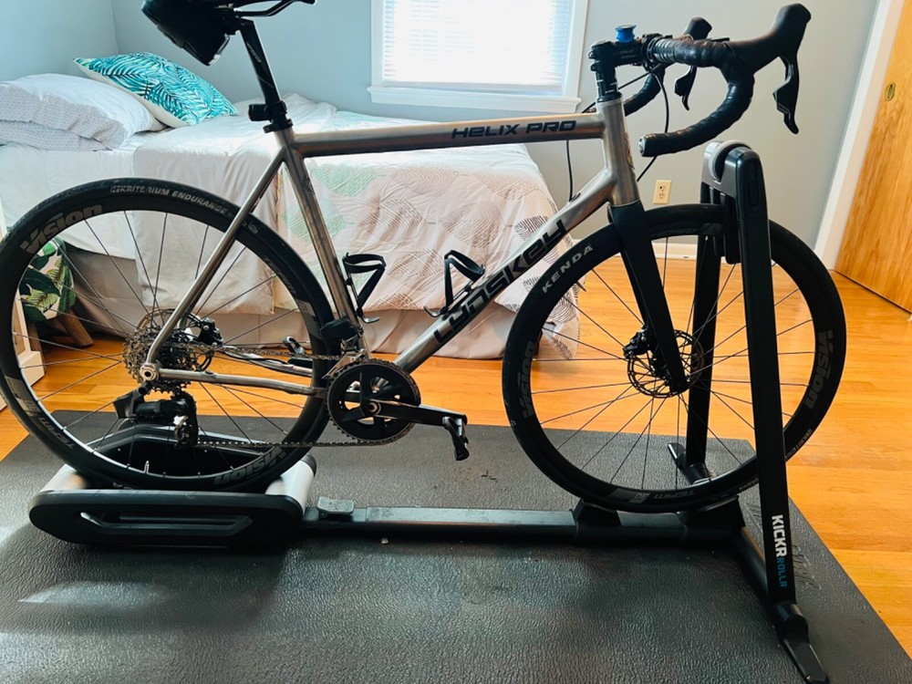 wahoo kickr rollr smart bike roller trainer