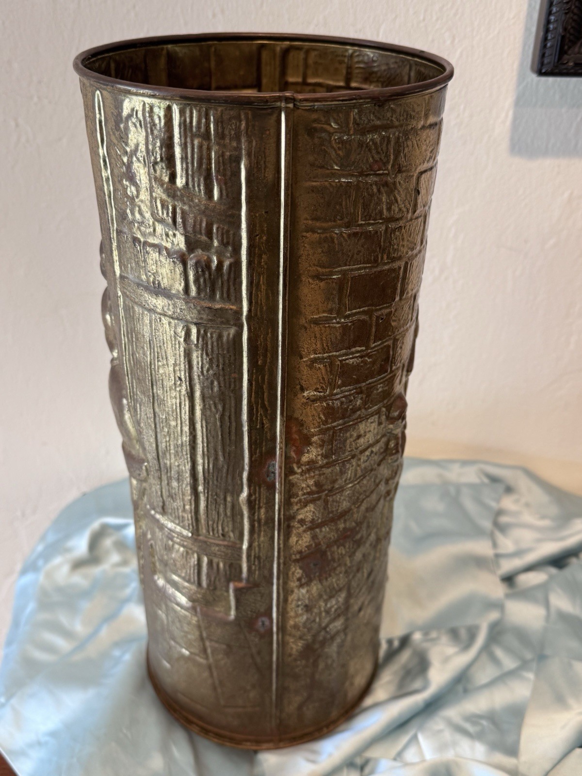 Lombard Umbrella Stand Brass Embossed Relief Colonial Pub Scene England 15" Tall