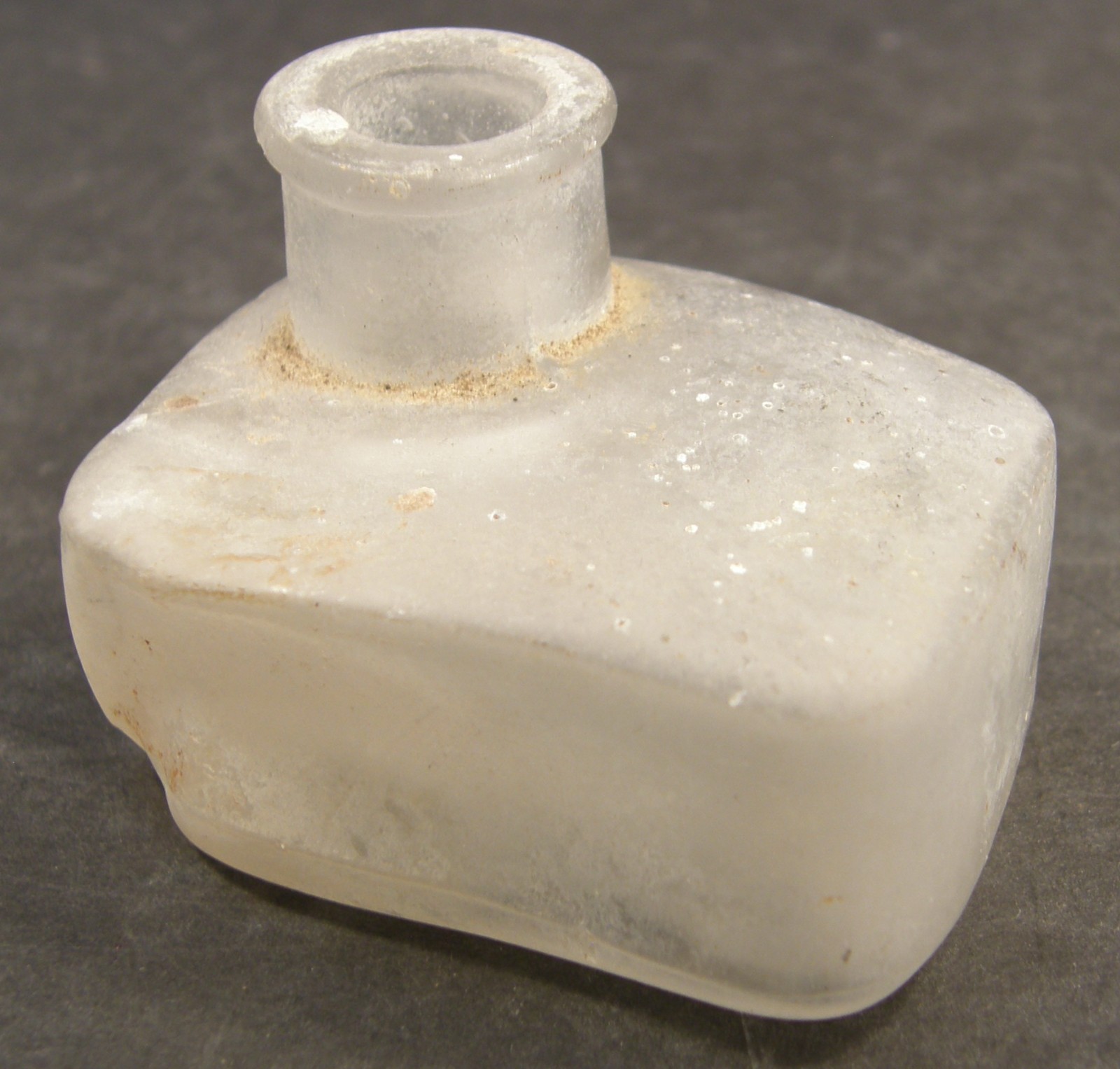 ANTIQUE GLASS TUGBOAT TUG BOAT INK BOTTLE