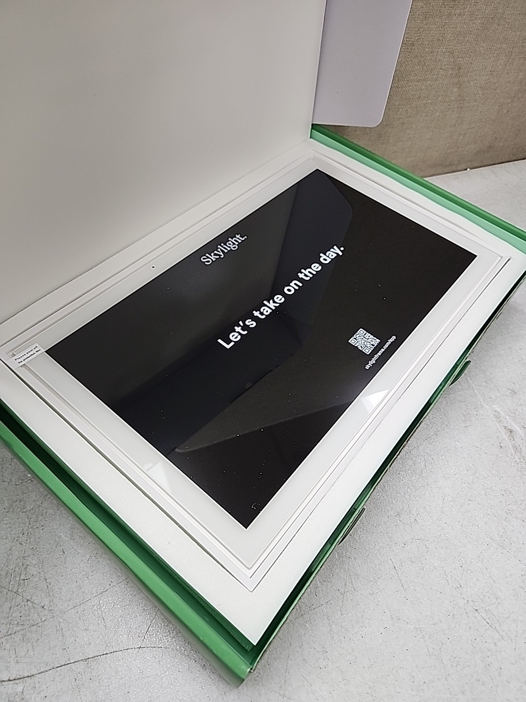 NEW Skylight Calender 15" Touchscreen Smart Calendar and Chore Chart - White