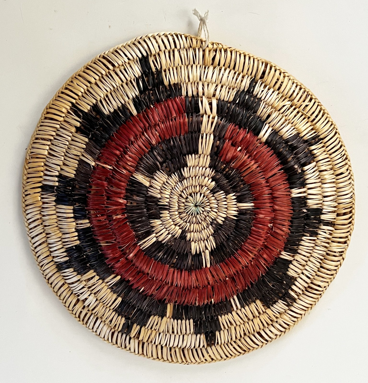 NAVAJO DINE HAND WOVEN 11" WEDDING BASKET TRAY C. 1970s NATIVE AMERICAN ART