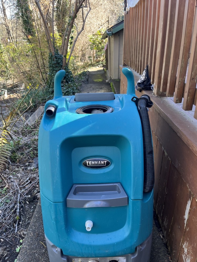 TENNANT Q12 MULTI-SURFACE CLEANER