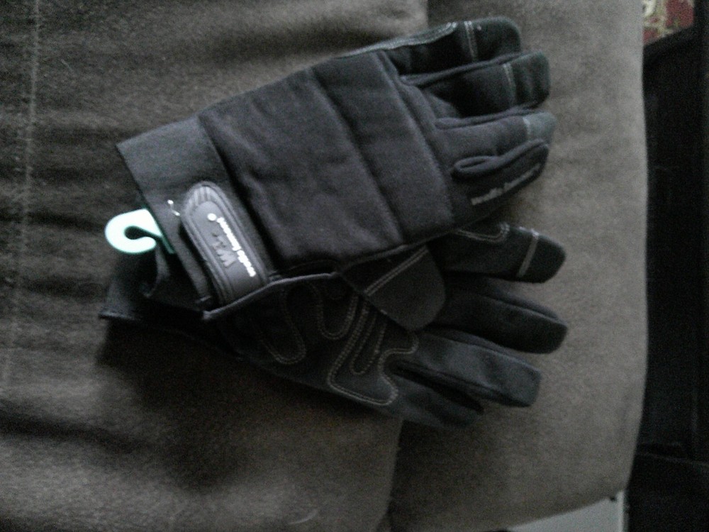 Black wells lamont gloves