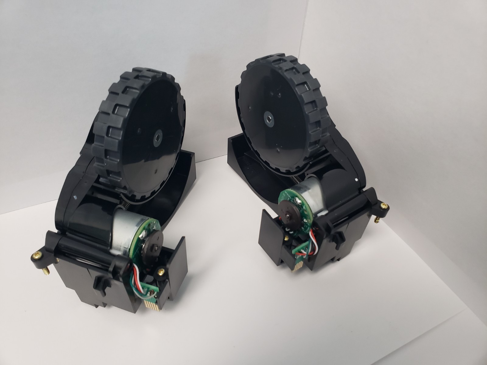 Original iRobot Roomba i4 j5 j6 j7 j8 j5+ j6+ j7+ j8+ Right/Left Wheels