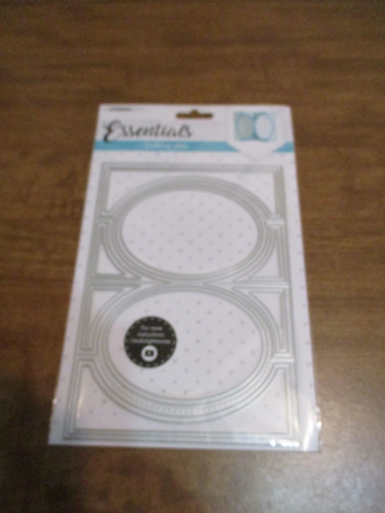 STUDIO LIGHT ESSENTIALS OVAL CARD CUTTING & EMBOSSING DIES