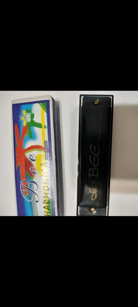 LIP HARMONICA SMALL POCKET SIZE LIGHT WEIGHT COMFORTABLE NEW IN BOX.