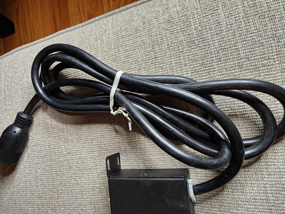 VERTIV GEIST BASIC 10-OUTLET L5-20P10 HORIZONTAL RACK-MOUNTABLE 29584 Power Dist