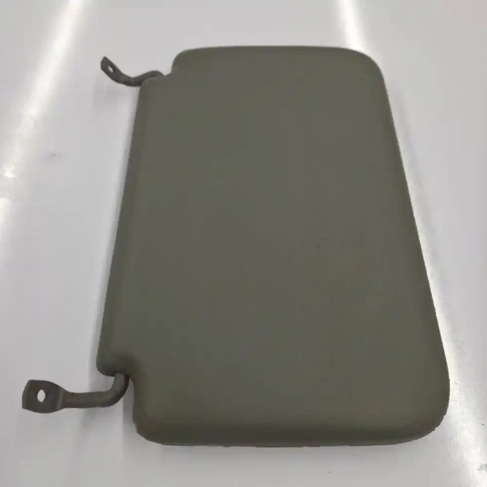 2018 Peterbilt 579 Center Sun Visor