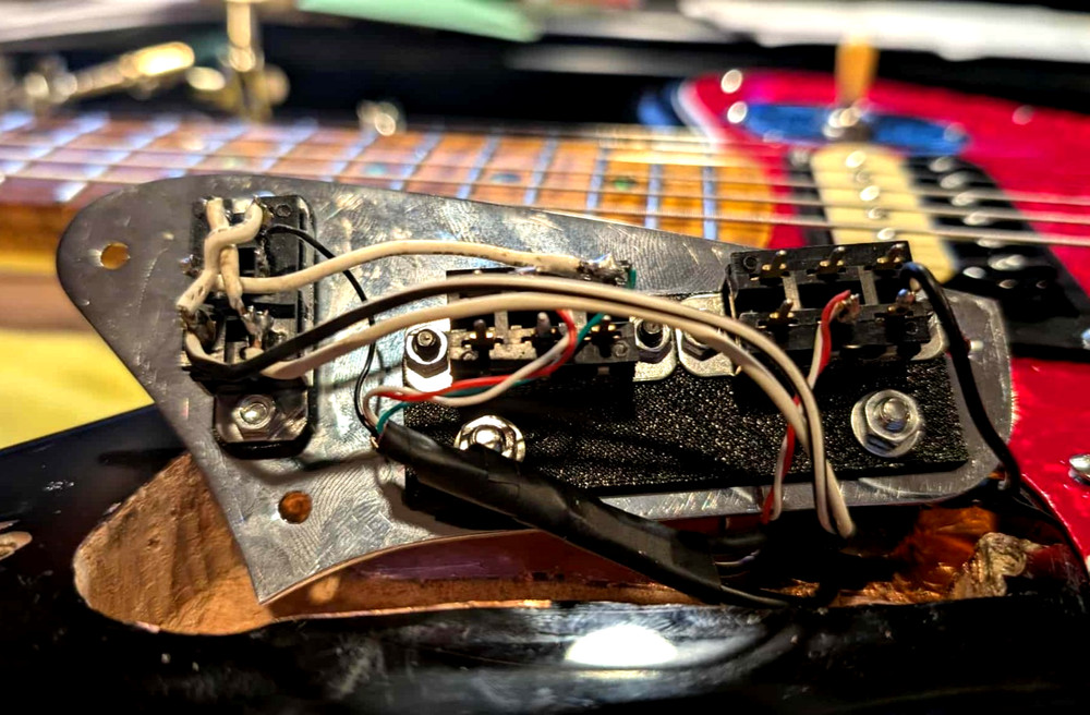 Fender Jaguar Rhythm Circuit Switch Conversion – Switchcraft Slide Switch Kit