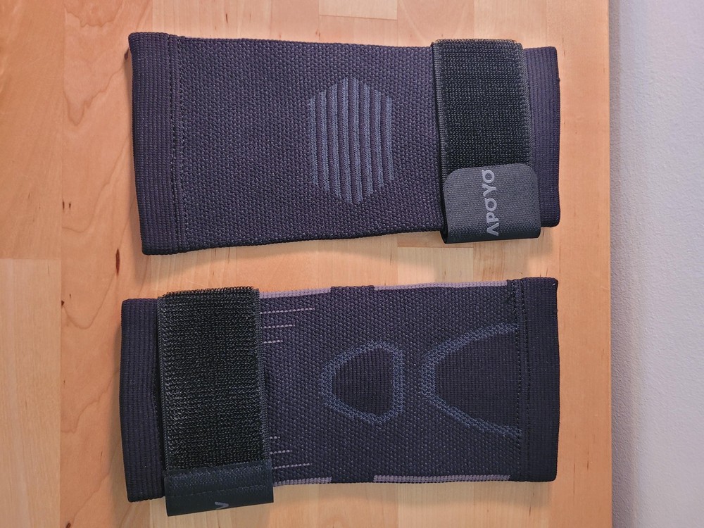APOYO Elbow Brace Support Pair Small & Medium Compression Adjustable Strap Black