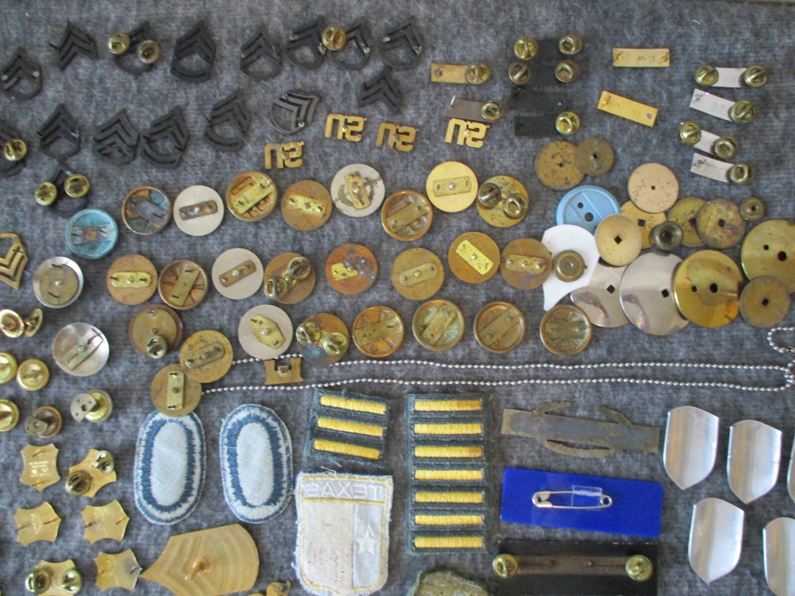 WWII/KOREA/VIETNAM PINS BADGES PATCHES BUCKLES++ - OVER 180+