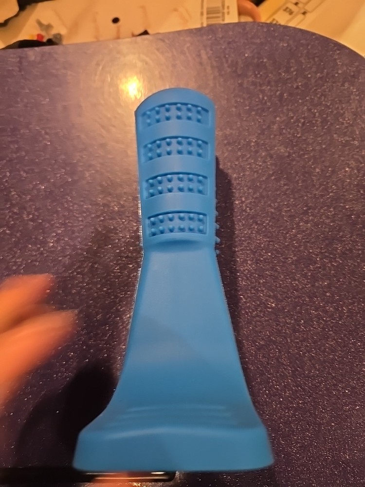 Dog Chewing Teeth Cleaner