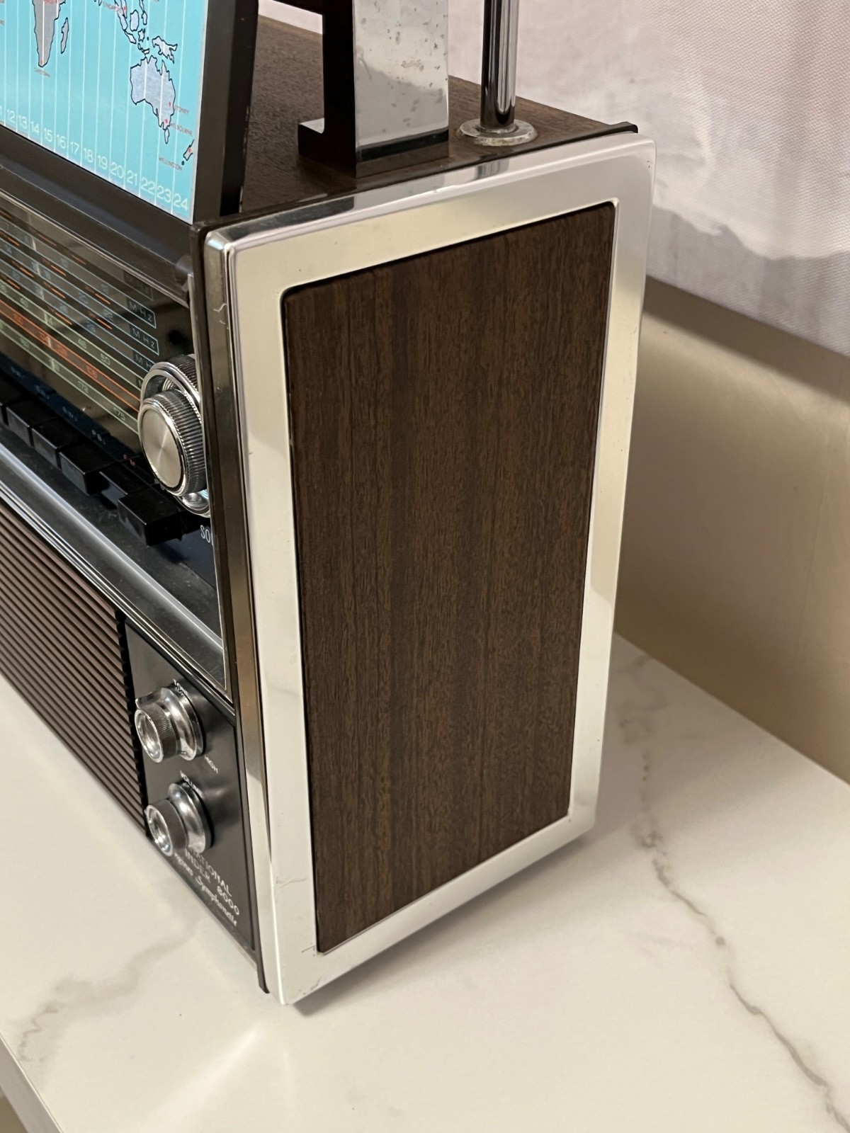 Longines Symphonette Pathfinder 8000 Multiband Radio, Model 8713, GC & WORKING