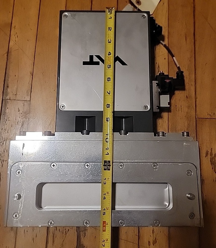 VAT RECTANGULAR SLIT VALVE MODEL 02010-AA44-0002 PNEUMATIC ACTUATED