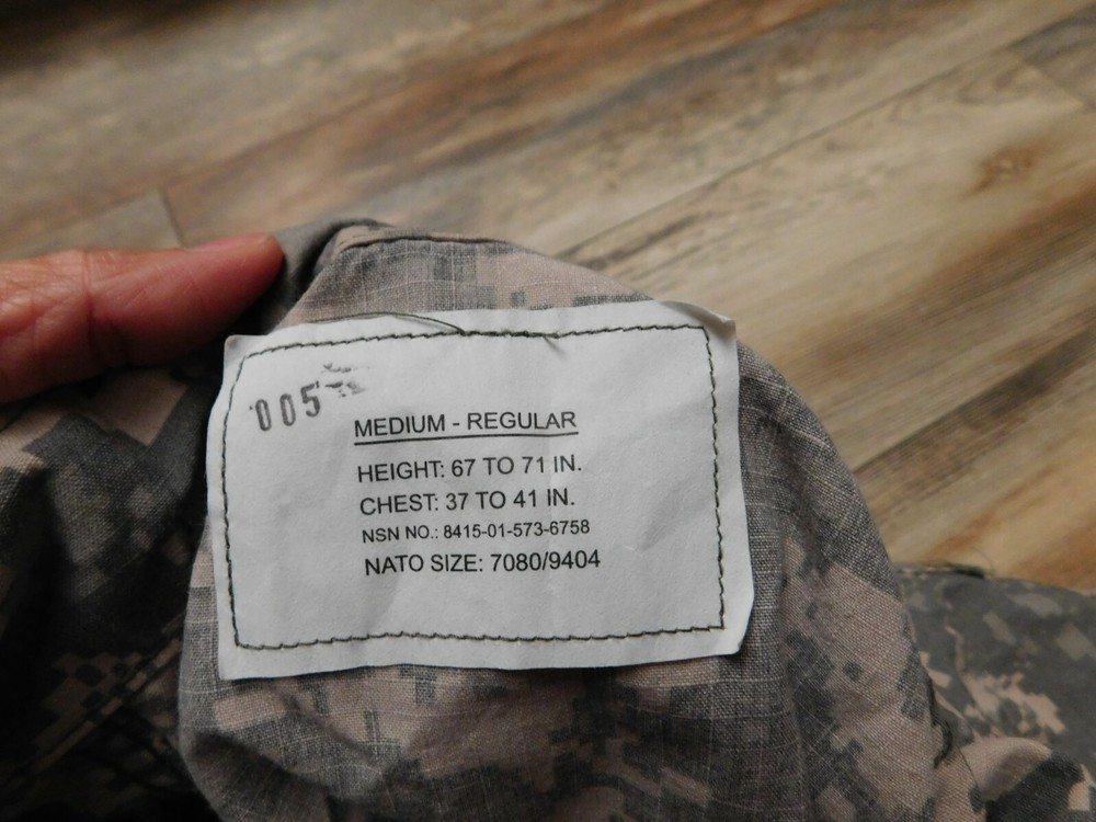 US ARMY FLAME RESISTANT ACU TOP COAT SIZE MEDIUM- REGULAR NEW