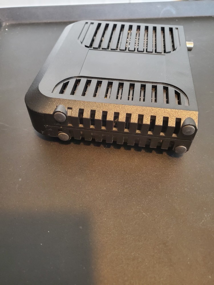 Netgear Wireless Router WRN2000 v2 & Cisco Cable Modem Model DPC3008