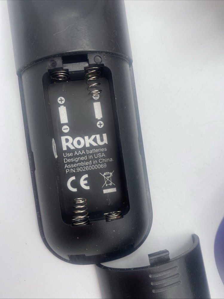 Roku LT 2450X Streaming Device with Remote & Cords - Preowned