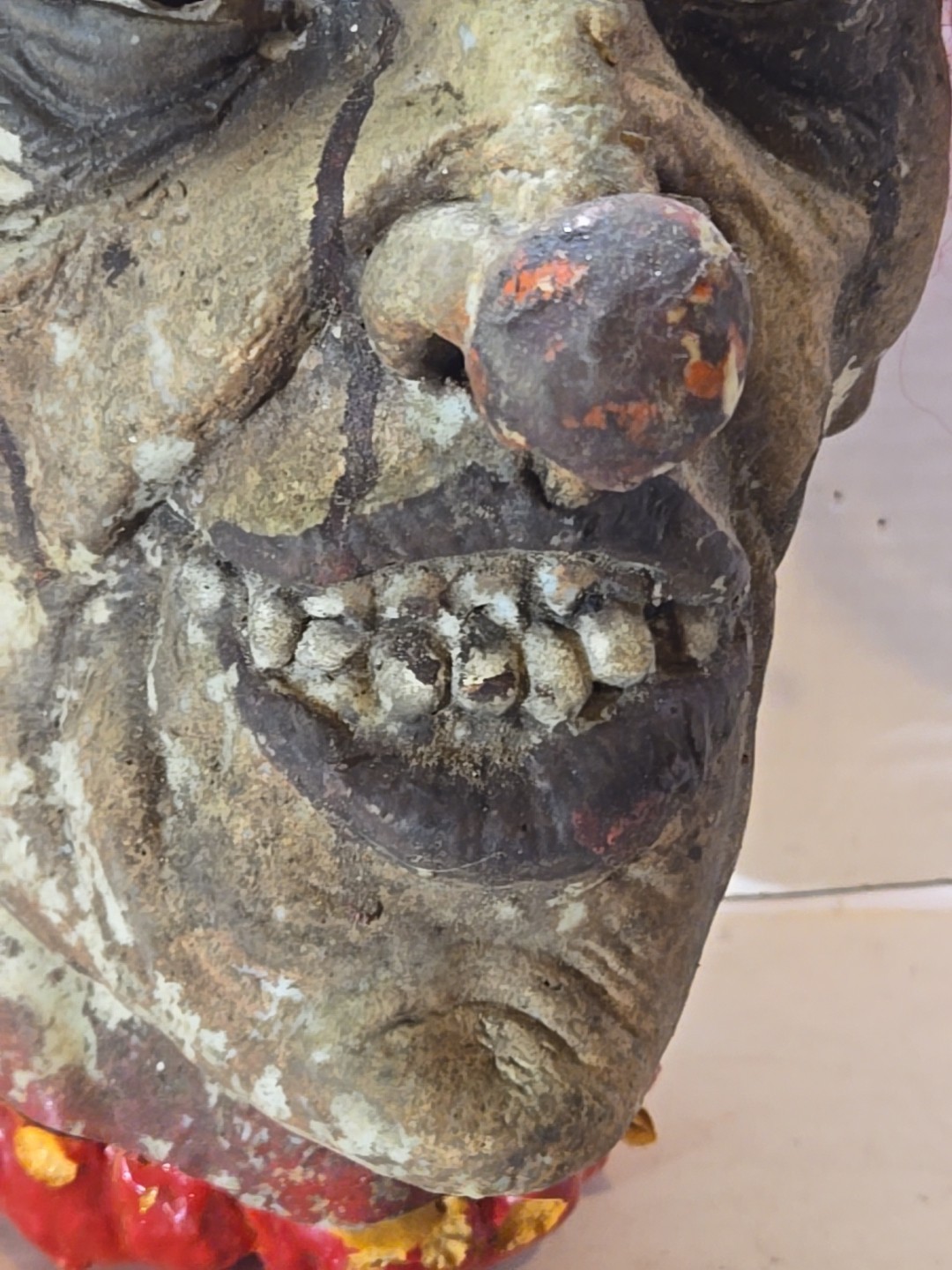 Life Size Decapitated Severed Realistic CLOWN HEAD Halloween Prop Decoration