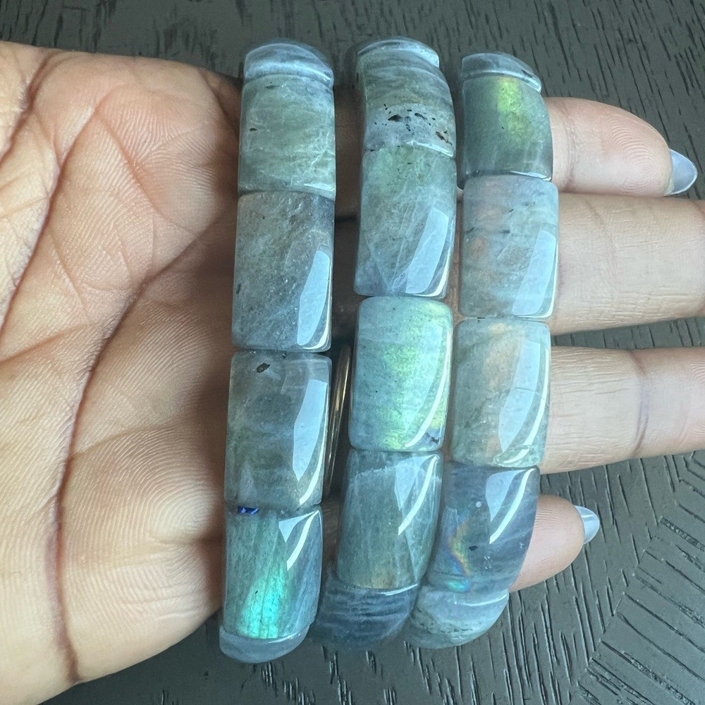 (ONE) Flashy labradorite soft bangle SIZE 7’