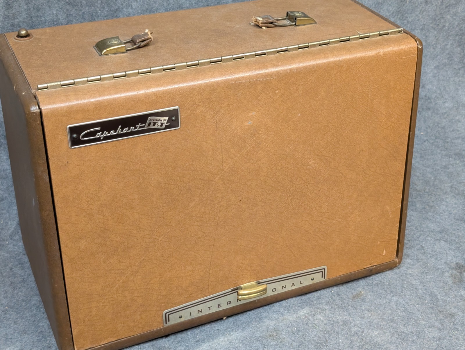 Capehart International 88P66BNL PORTABLE MULTIBAND TUBE RADIO - For Parts