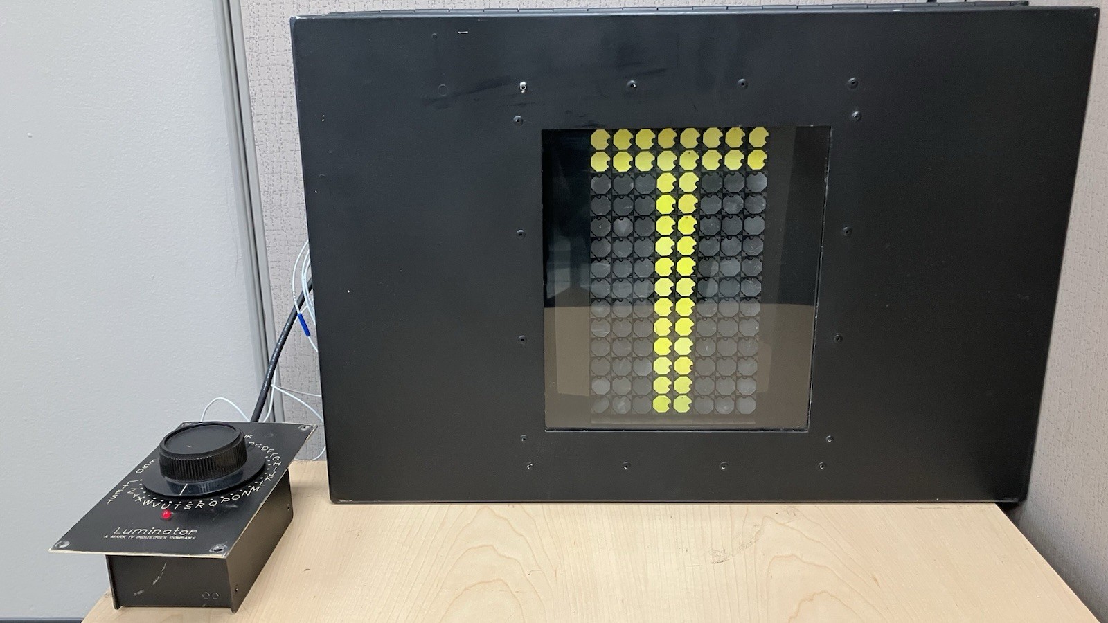 VINTAGE R32 LUMINATOR FLIP DOT END ROUTE SIGN - SEE PHOTOS