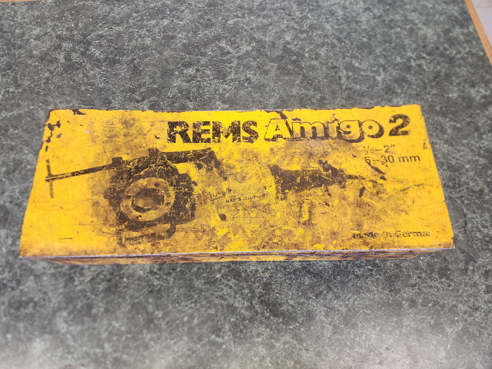 REMS AMIGO 2 COMPACT PORTABLE THREADER SET