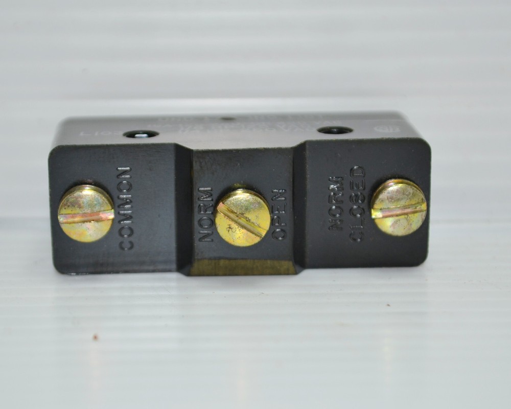 1 NOS Micro limit switch b-r36 Freeport ill
