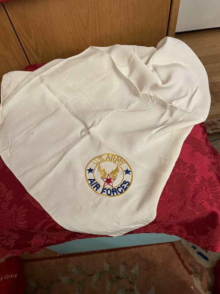 Early WW2 US Army Air Forces White Silk Scarf Embroidered Insignia 28"x32"