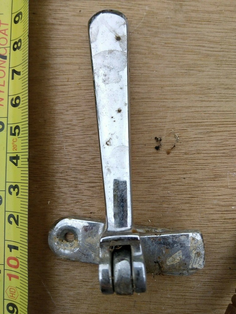 2 window handles / levers / openers / latch L1306f