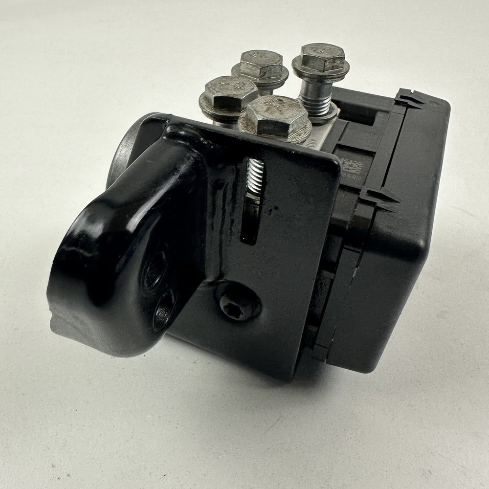 Harley Davidson DYNA Super Glide Custom 2012 ABS pump modulator controller block