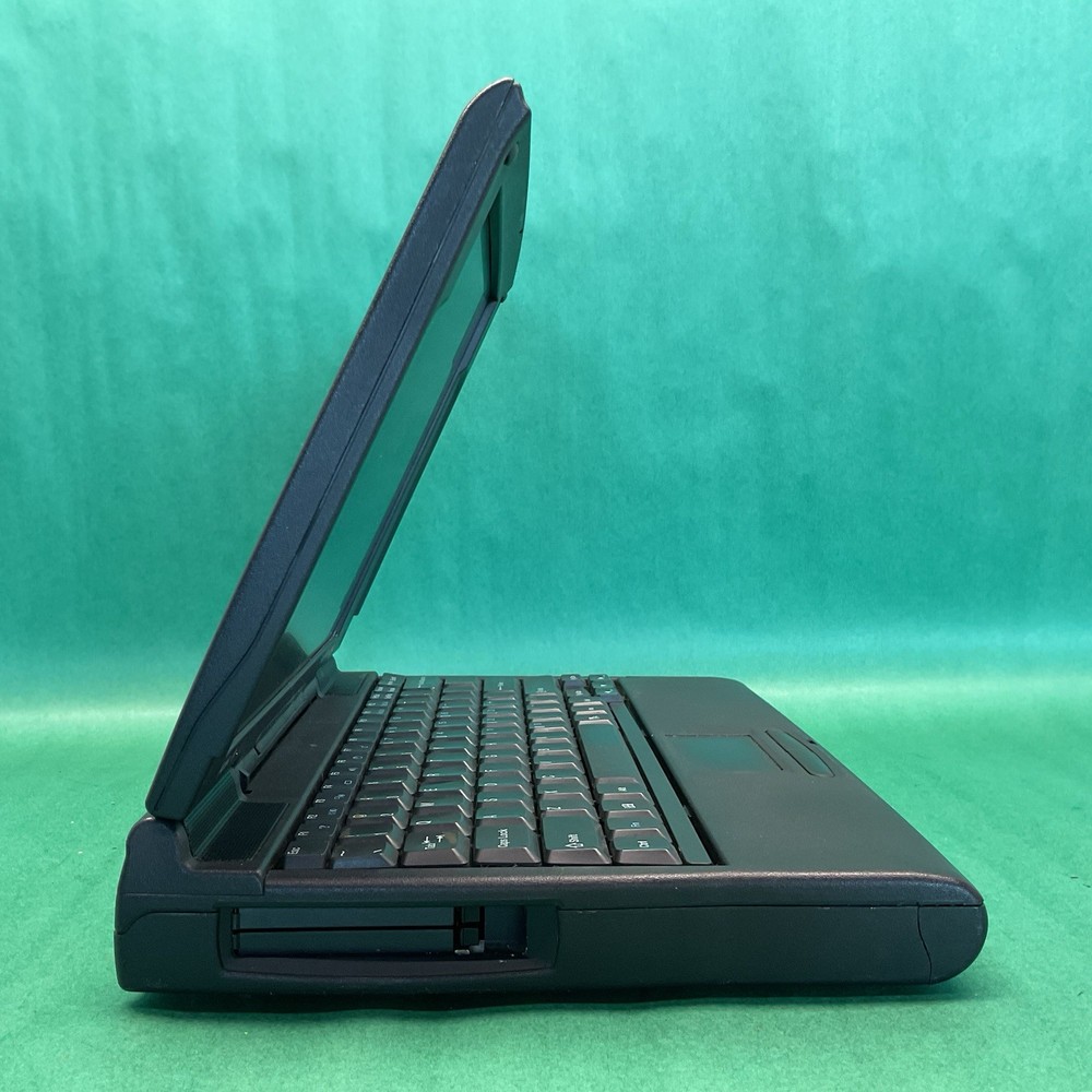 Vintage AcerNote Light - Powers On - NO HARD DRIVE- Untested