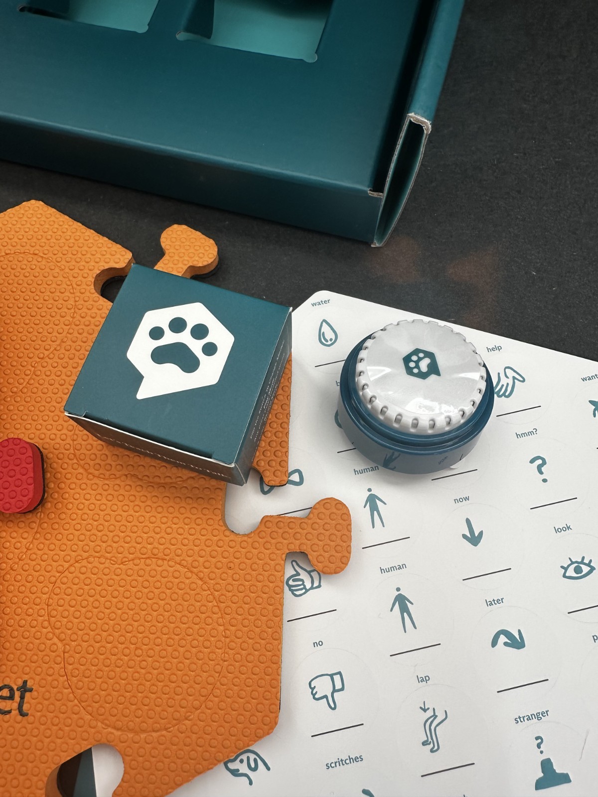 FluentPet Sp UP Get started Kit – 6 Buttons + 3 Tiles + Stickers – Used