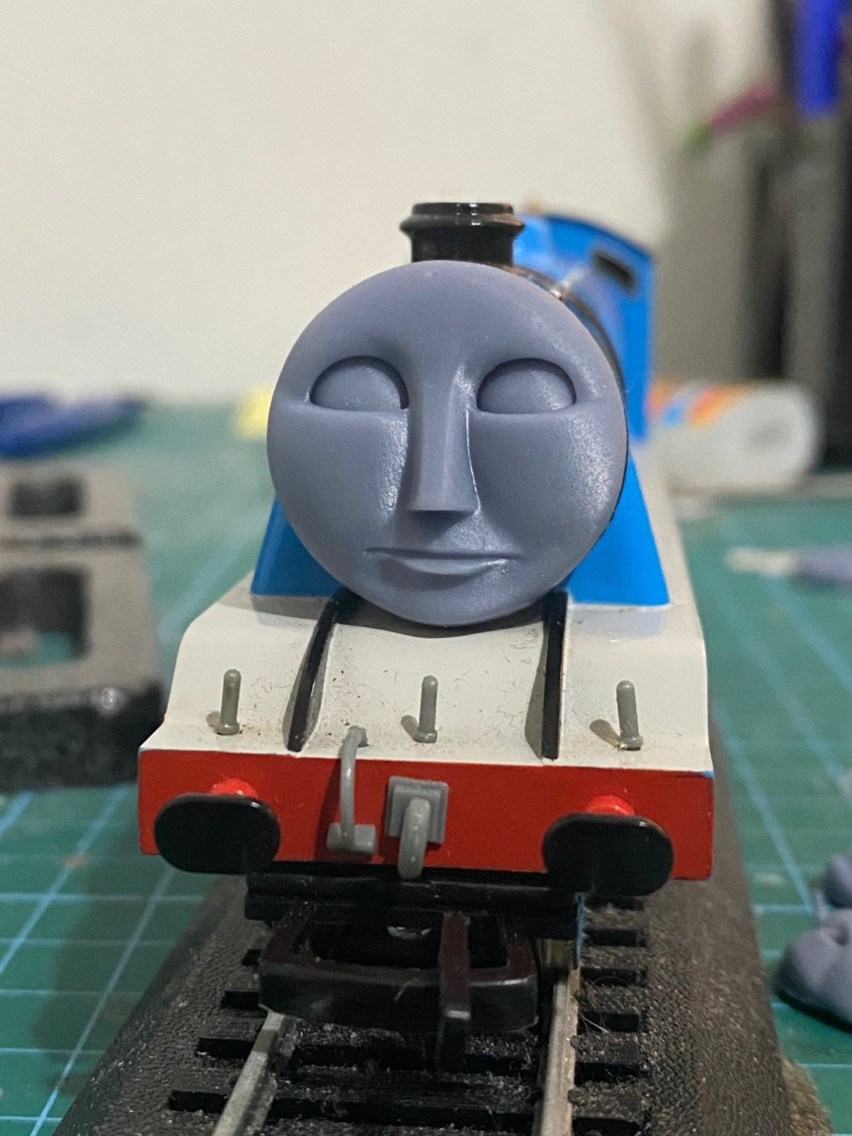 Custom HO/OO Bachmann Gordon Magnetic Faces Set of 6