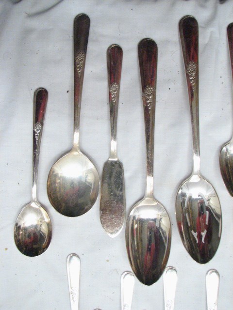 HOLMES & EDWARDS YOUTH SILVER PLATE FLATWARE 48 PC SET SILVERWARE