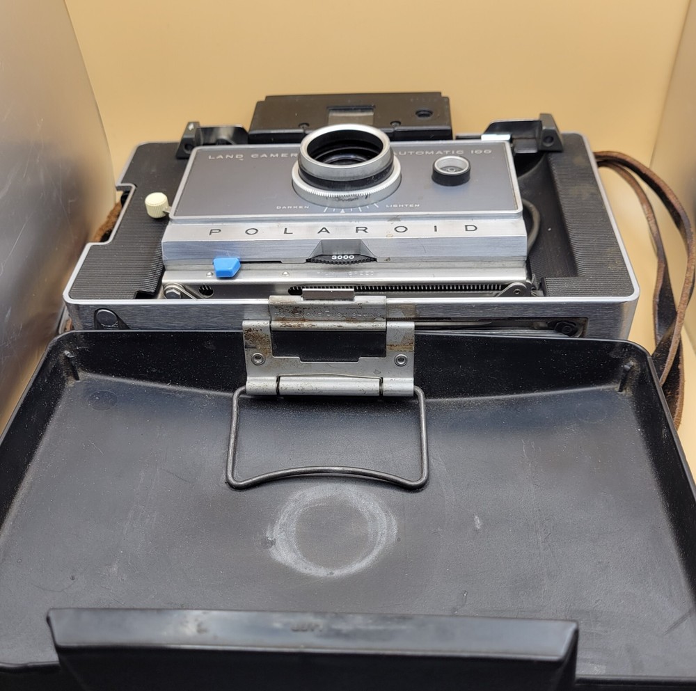 Vintage Polaroid Automatic 100 Land Camera w/Flash & Carrying Strap *UNTESTED*📸