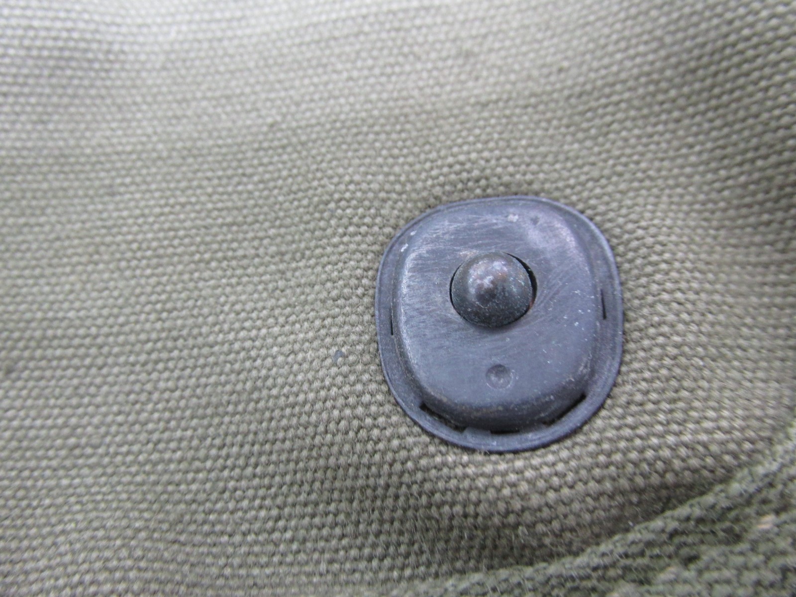 Genuine WW2 U.S. Army/USMC 1944 Dated 3 Pocket OD Green Grenade Pouch