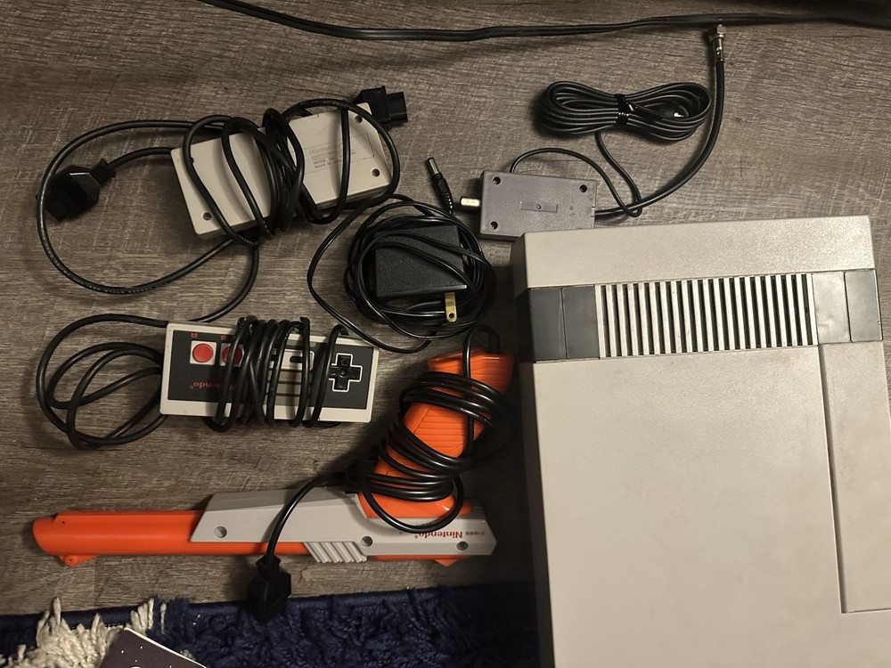 Nintendo NES Gray w/ multiple games
