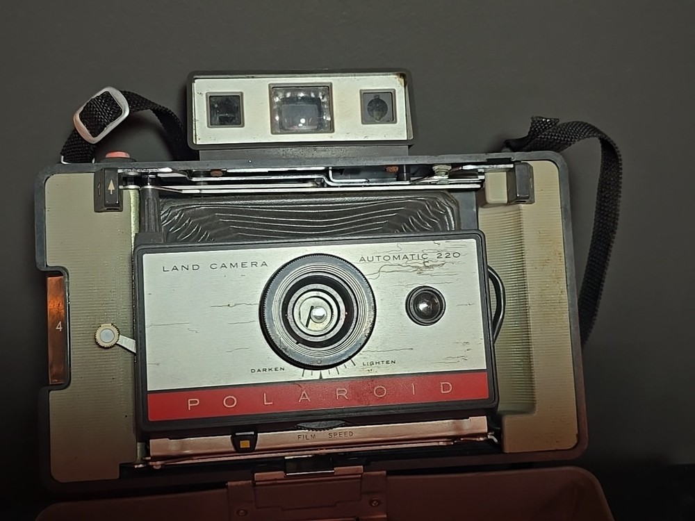 Polaroid Land Camera Automatic 220 w Case Flash GE M3 Bulbs Untested