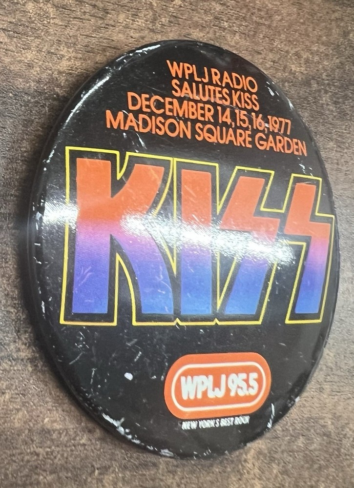 KISS - PINBACK BUTTON - WPLJ RADIO PROMO - MADISON SQUARE GARDEN - 1977 - AUCOIN