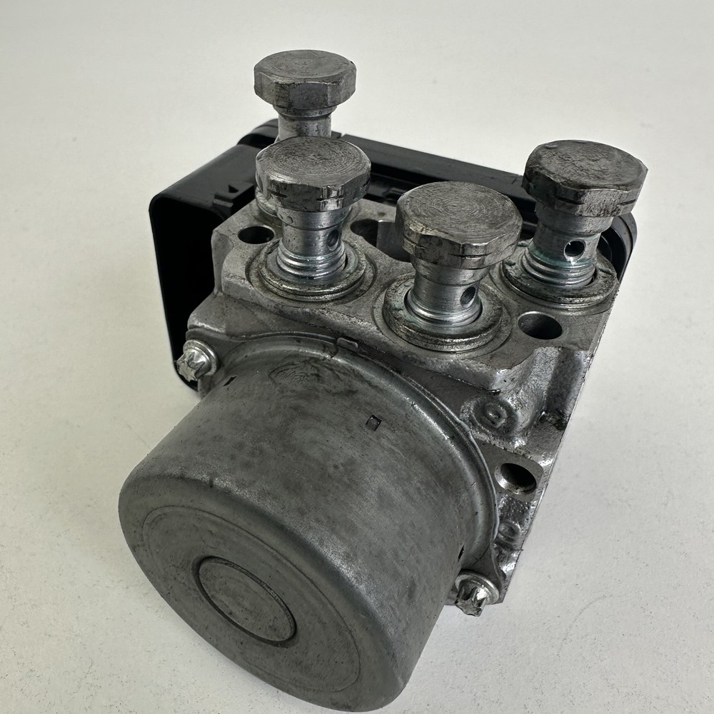 Triumph Trident 660 2022 ABS pump modulator controller block unit T2022849