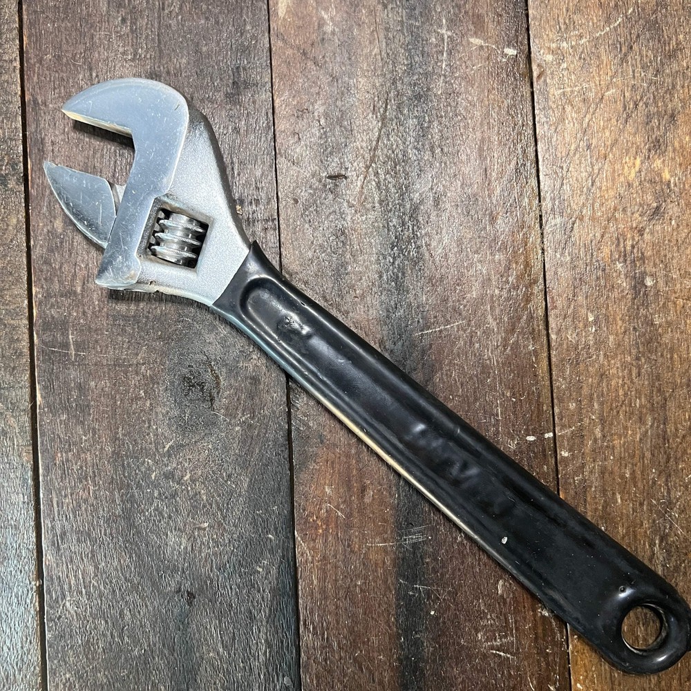 12 in Adjustible Wrench