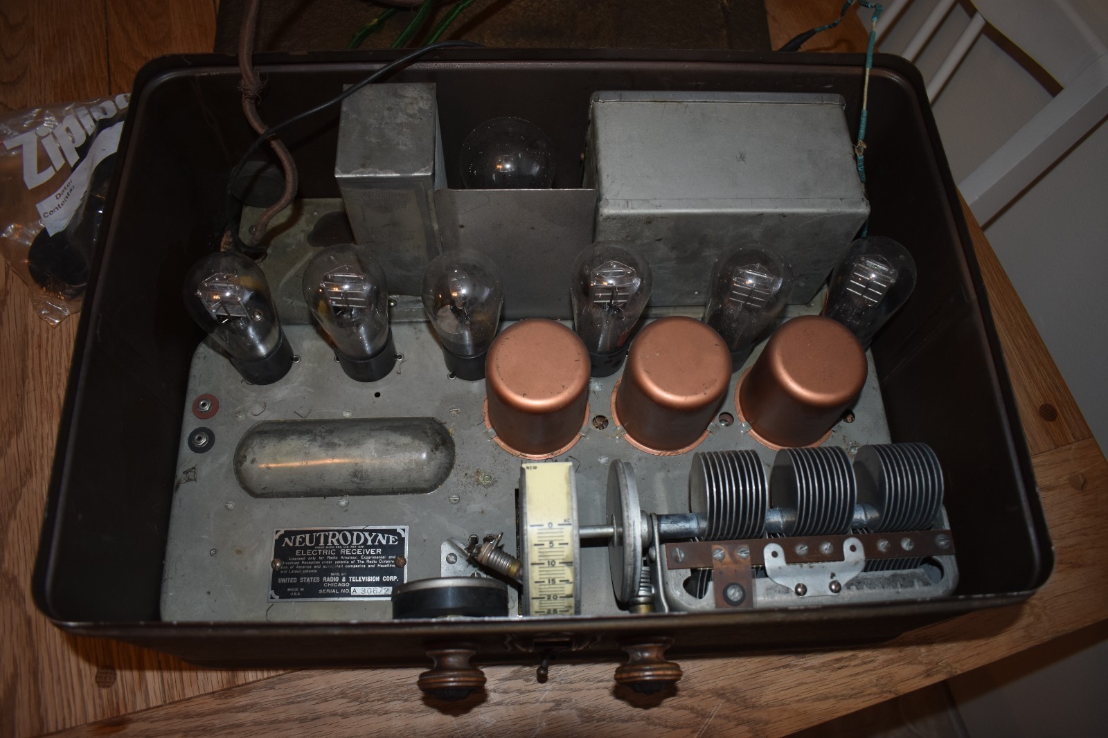 Vintage Neutrodyne Elec Recvr Breadbox Radio All tubes + Frost Fones 161 headset