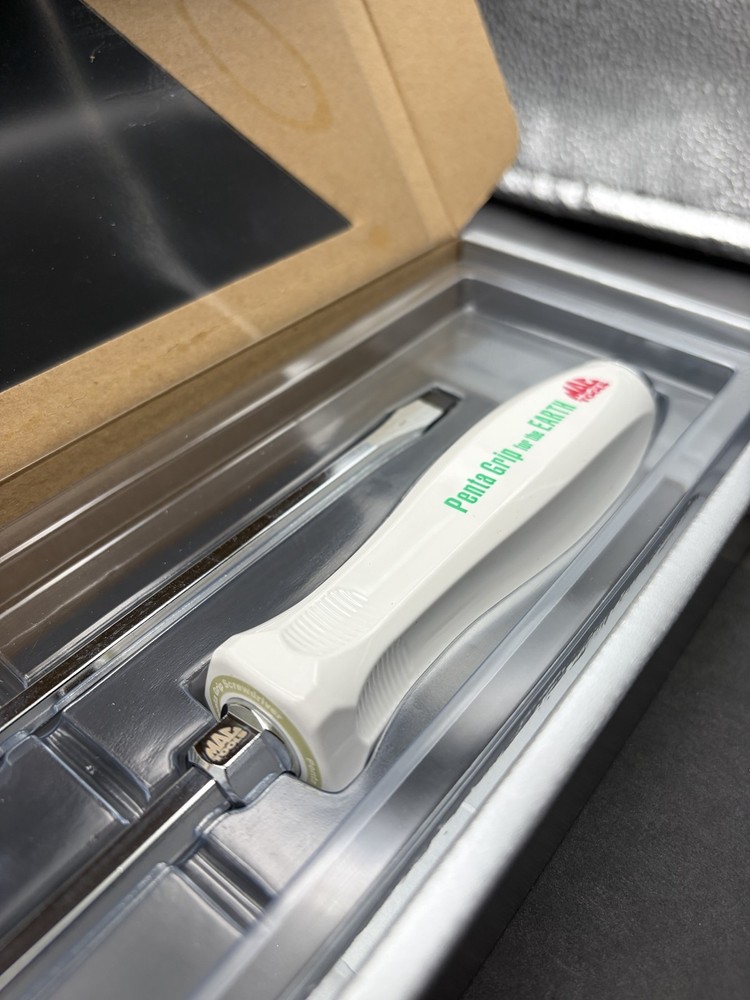 Mac Tools 2022 Striking Flat Screwdriver 2 Set Penta Grip White Hard Handle