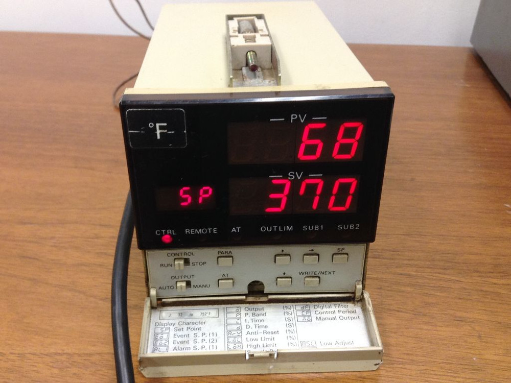 OMRON - E5KN - R9FJ - Temperature Controller