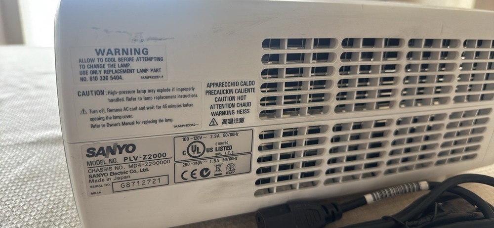 Sanyo PLV-Z2000 Projector 716 Hours