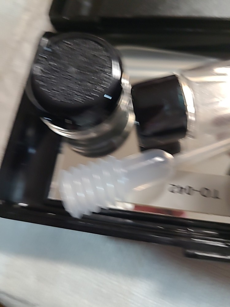 MAKE UP KIT WITH EMPTY VIALS