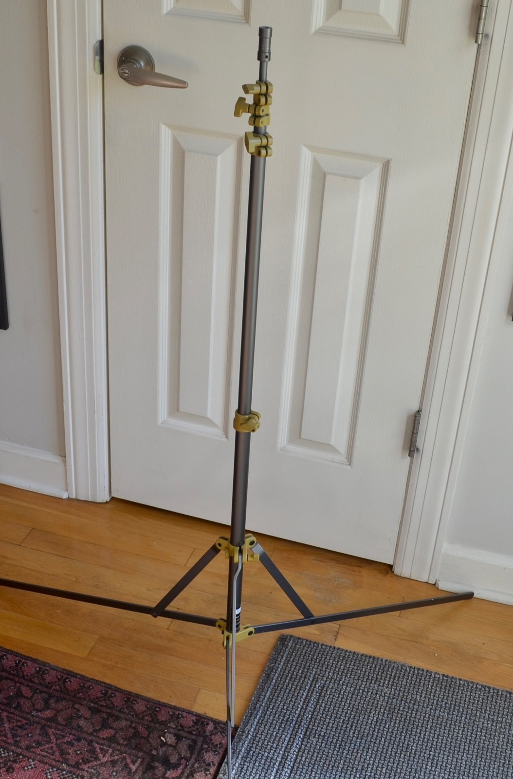 Lowel Uni- Light Stand For Lowel Tota and Omni and Other Lights or Reflectors
